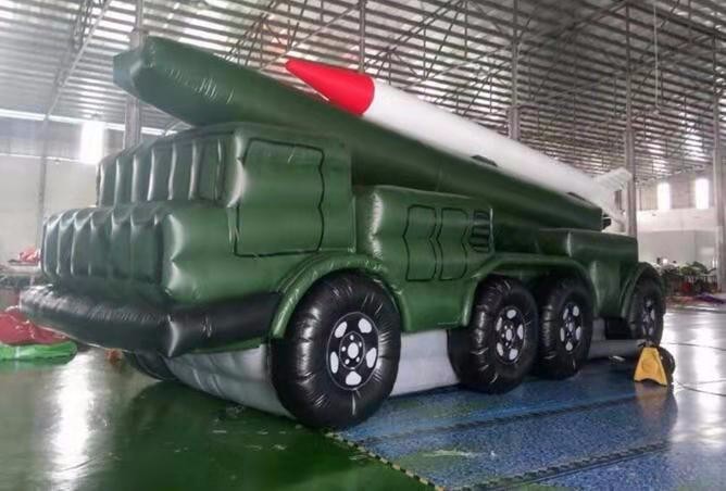 上街迷彩导弹车