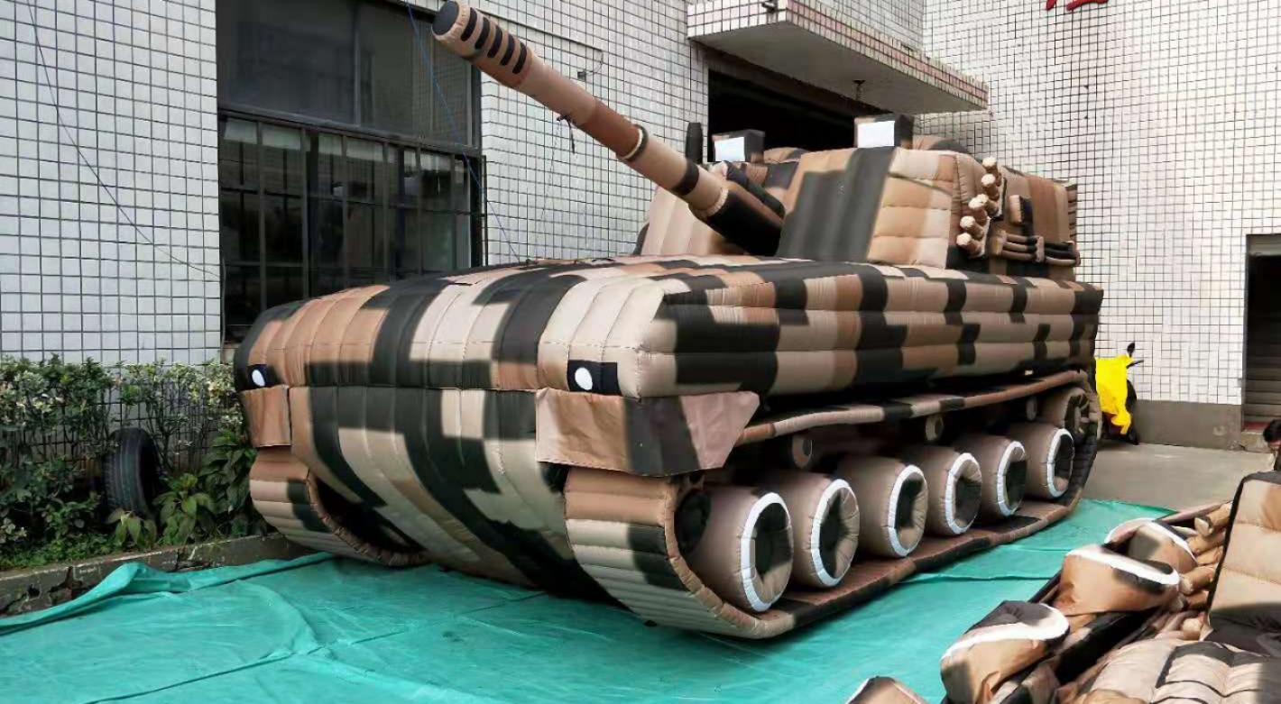 上街迷彩坦克